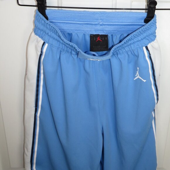 Jordan Valor UNC North Carolina Tar Heels Youth Medium Basketball Shorts - Picture 4 of 8